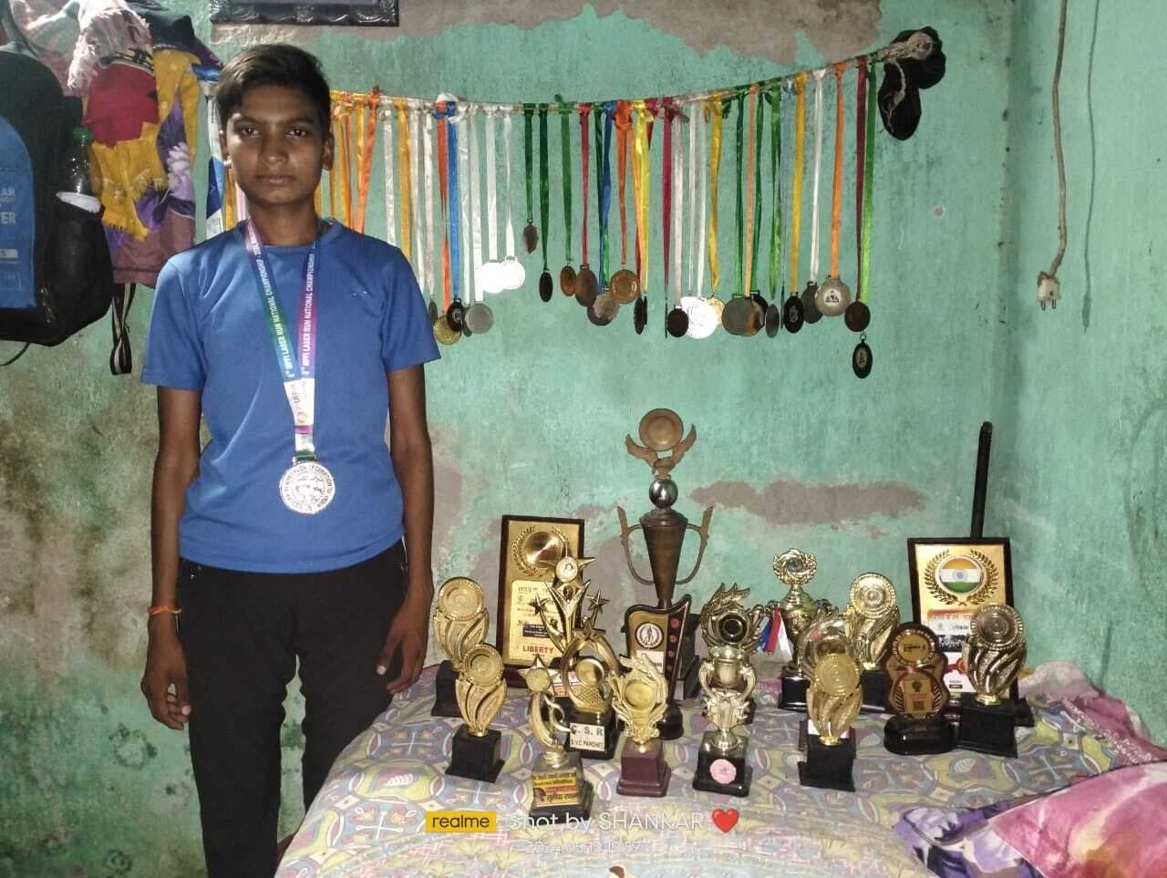 Dhanbad News: आर्थिक तंगी से खेल में हिस्सा नहीं ले पा रही अंतर्राष्ट्रीय खिलाड़ी अनु कुमारी