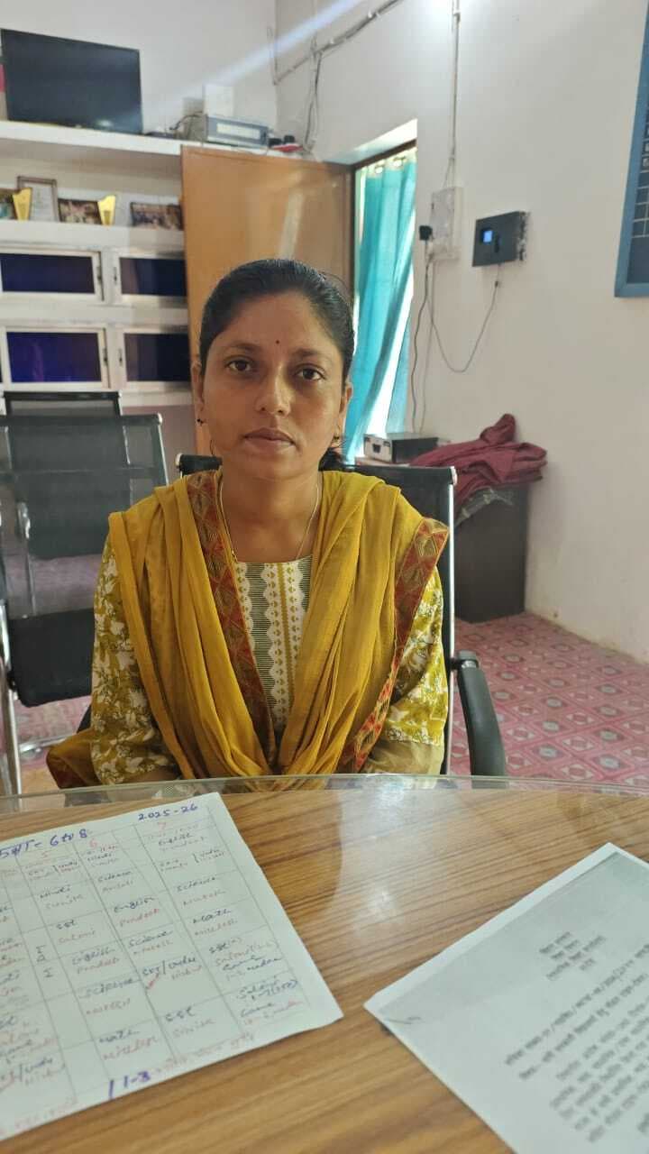 Madhubani News : तीन शिक्षक को मिला टीचर ऑफ द मंथ पुरस्कार