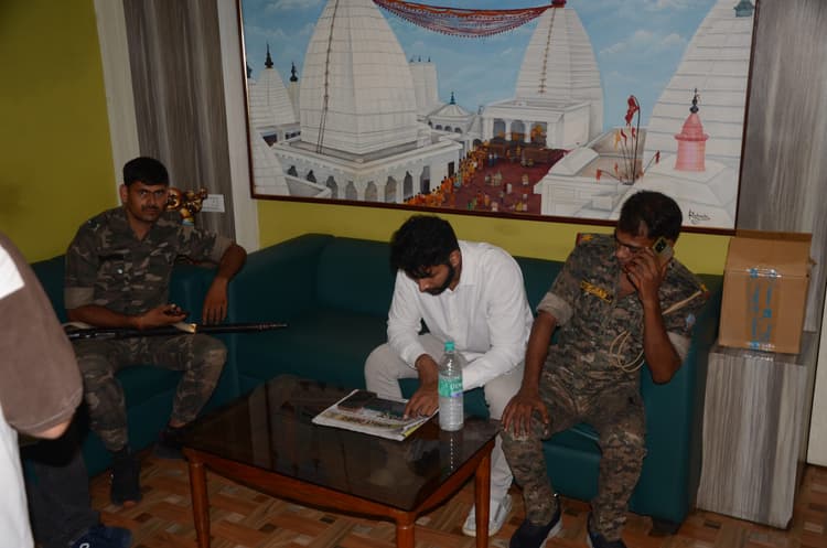 Deoghar News : पति के साथ सस्ता सोना खरीदने आयी मुंबई की महिला से पांच लाख की छिनतई