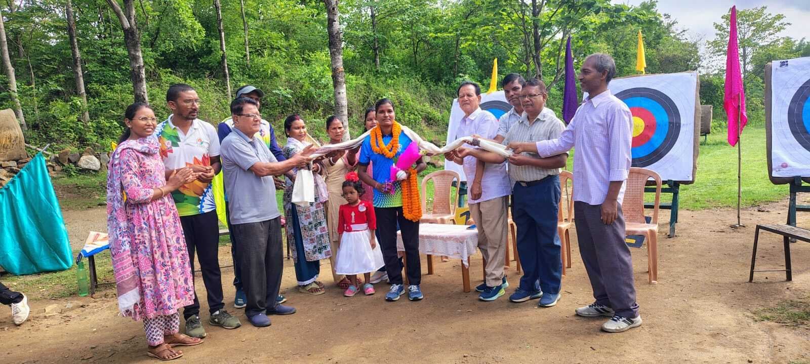 Chaibasa News : तीरंदाज चांदमुनी का स्पोर्ट्स कोटा से बीएसएफ में चयन