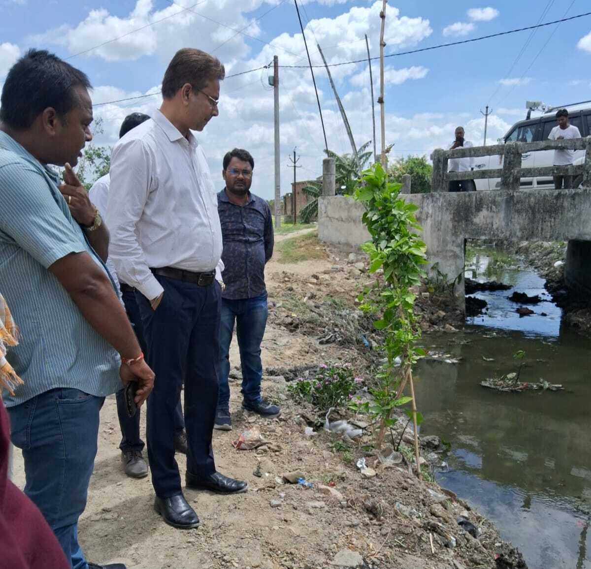 Samastipur News:मानसून पूर्व तैयारियों में जुटा निगम प्रशासन, नालों व कल्वर्ट की साफ सफाई