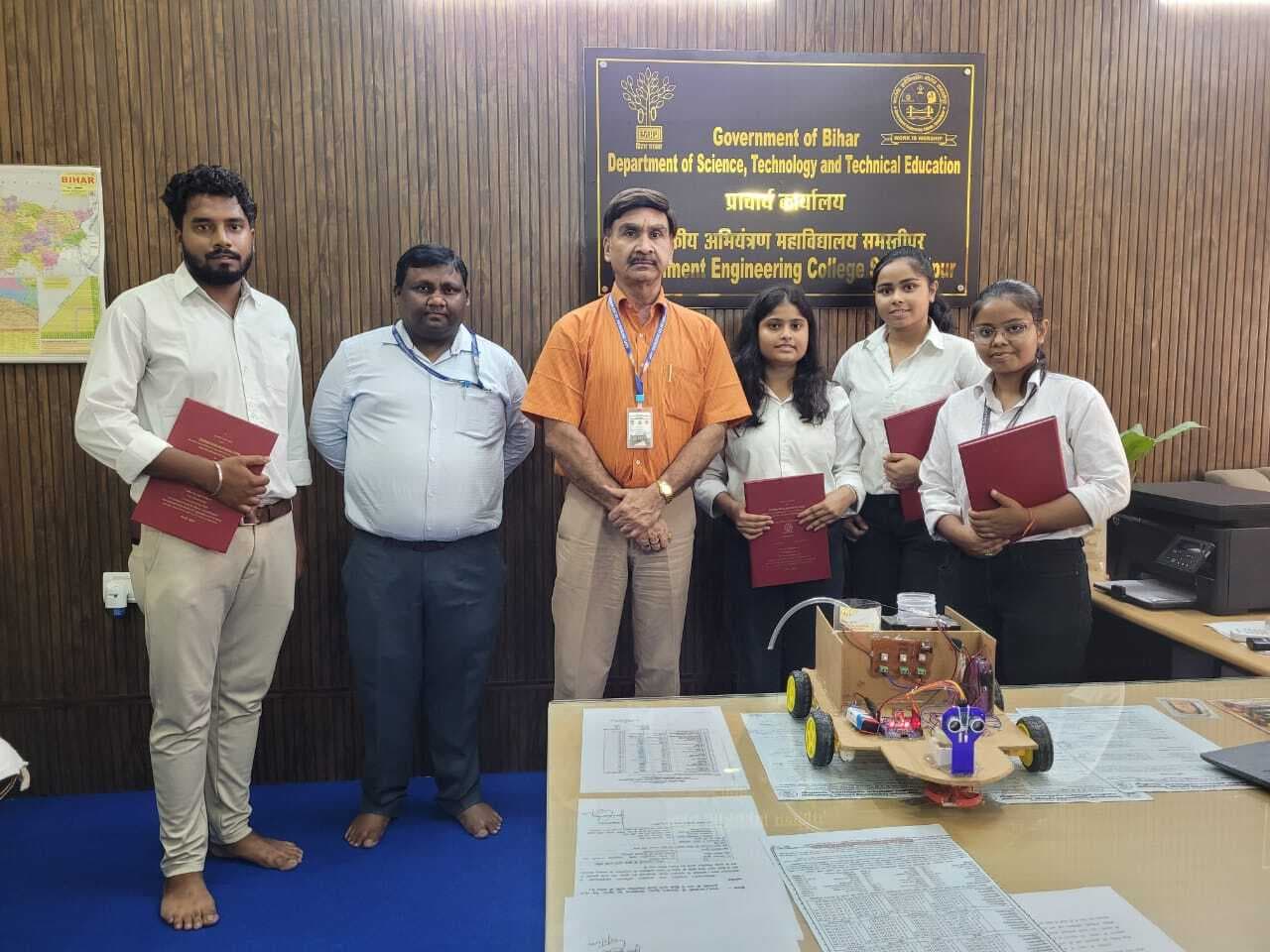 Samastipur News:छात्रों ने कृषि के क्षेत्र में बनायी अत्याधुनिक स्वचालित मशीन