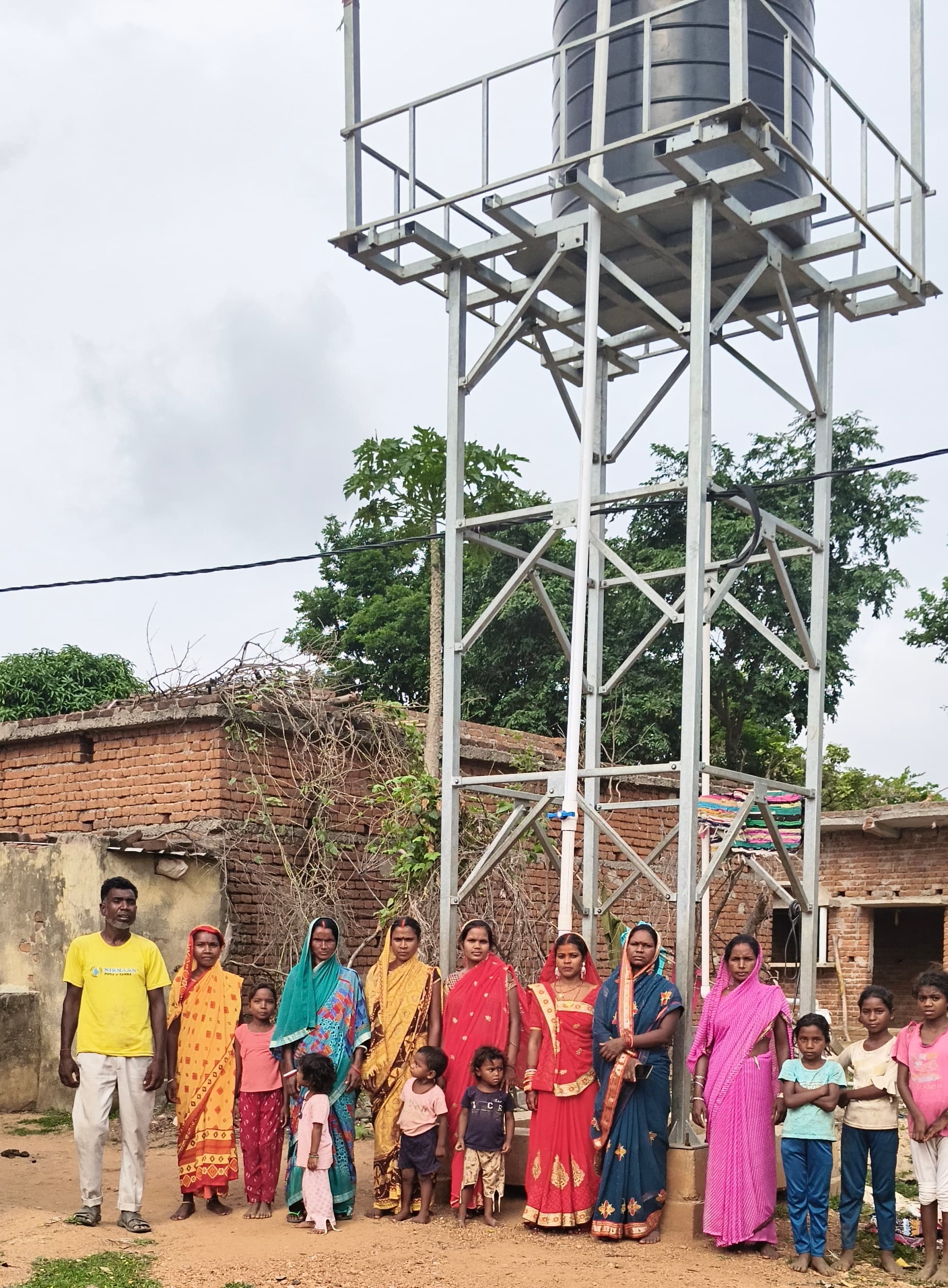 Giridih News :पानी, शौचालय और सड़क की नहीं है सुविधा