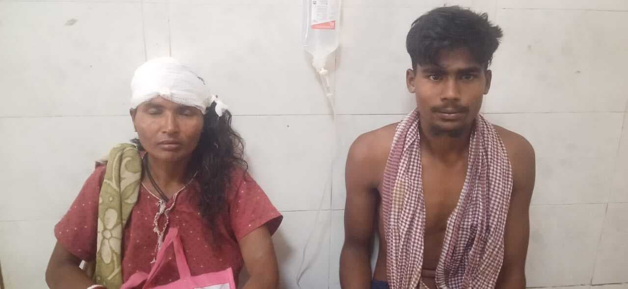 Chaibasa News : जमीन विवाद में मां-बेटे पर हमला, थाना में शिकायत
