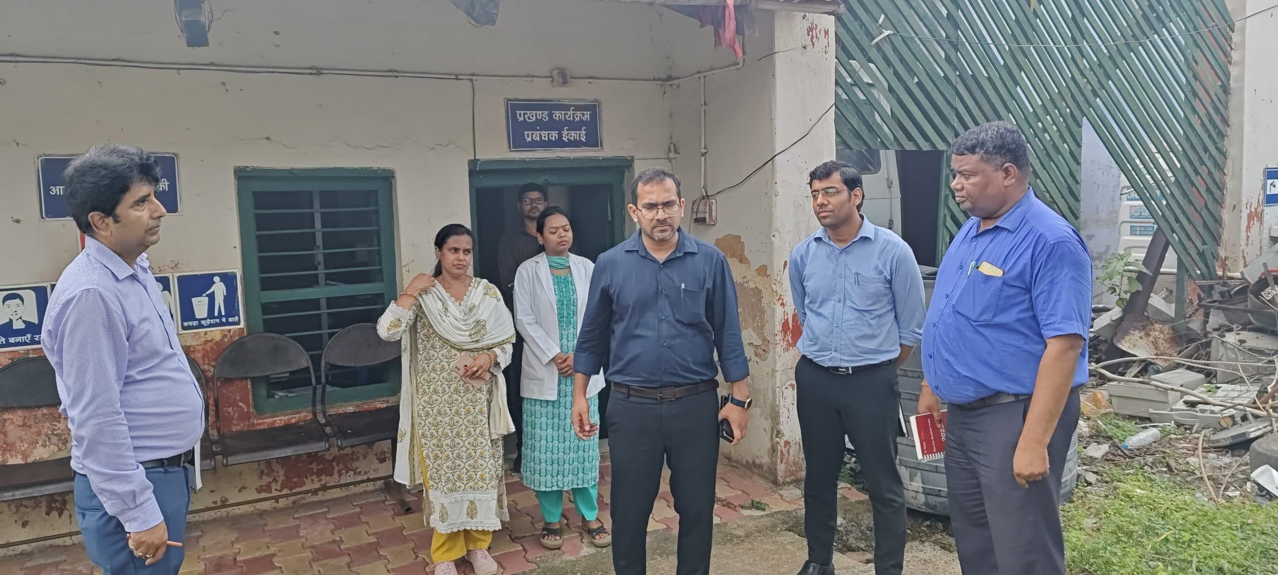 Seraikela Kharsawan News : खरसावां सीएचसी के अनुपस्थित डॉक्टर व दो कर्मियों का एक दिन का वेतन कटा