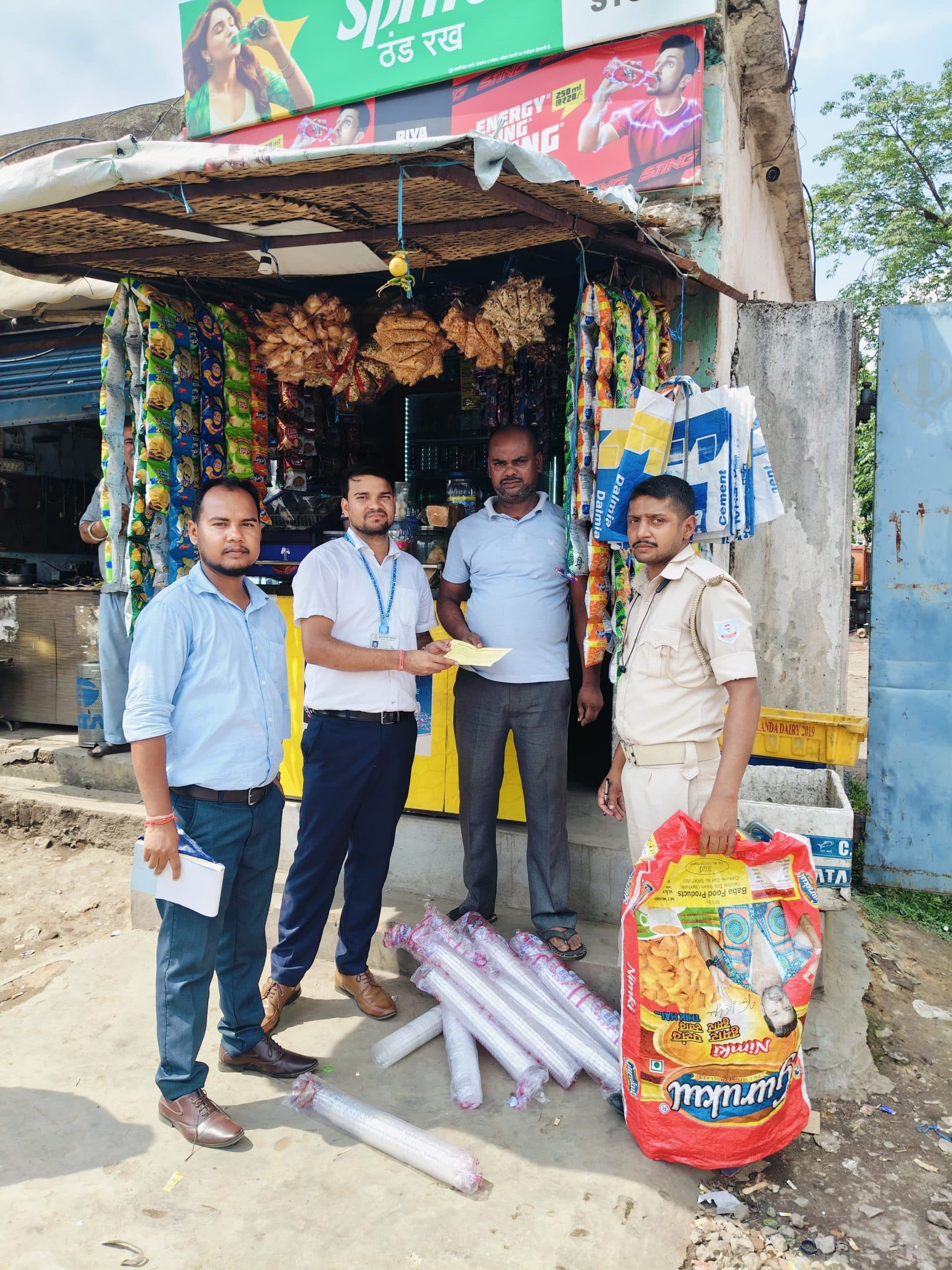 मानगो में तीन किलो प्लास्टिक जब्त, निगम ने वसूला 3 हजार जुर्माना