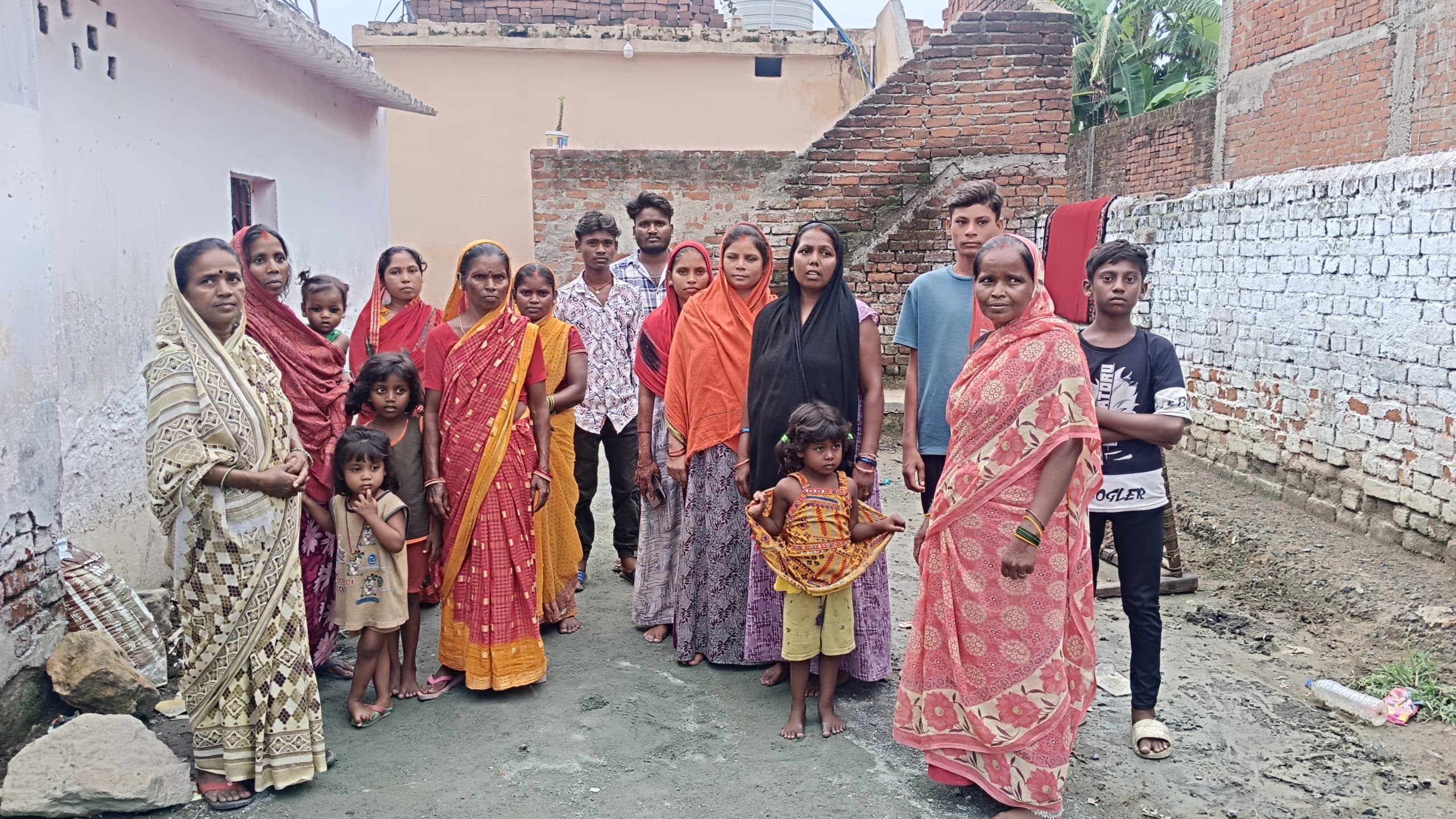 Bokaro News : शिकायत की, तो संवेदक उखाड़ ले गया पेवर ब्लॉक