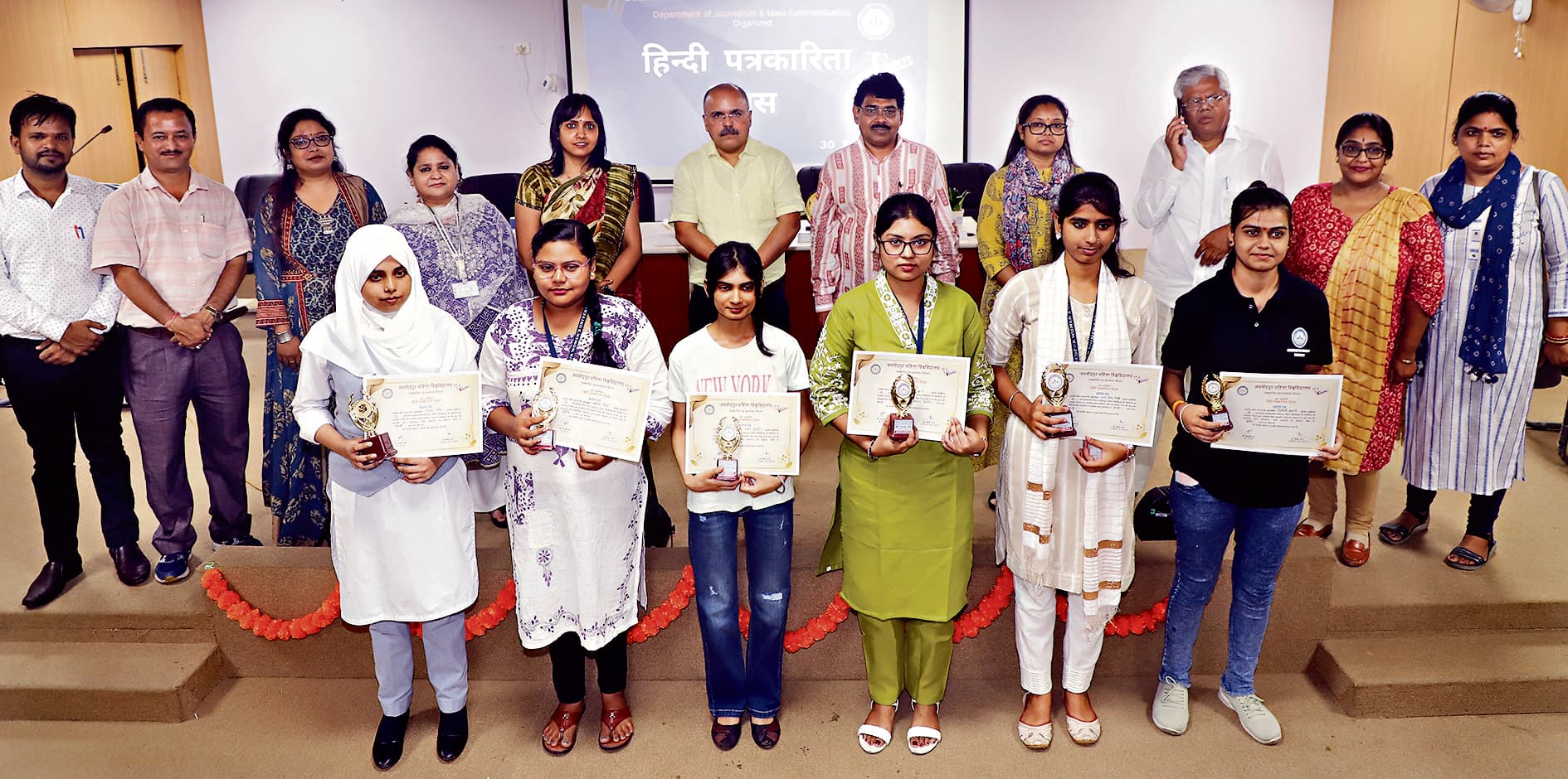 Jamshedpur News : हिंदी पत्रकारिता को बचाने की जिम्मेदारी युवाओं पर : संजय मिश्रा