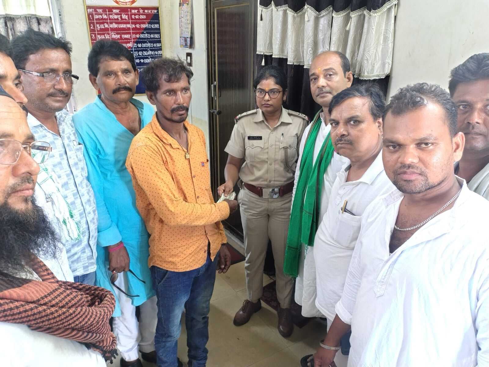 Dhanbad News: हाइवा के धक्के से सब्जी विक्रेता की मौत, छह लाख मुआवजे पर बनी सहमति