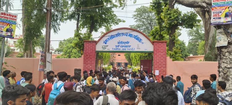 Motihari: 14 केंद्रों पर हुई डिप्लोमा -सर्टिफिकेट प्रवेश प्रतियोगिता परीक्षा