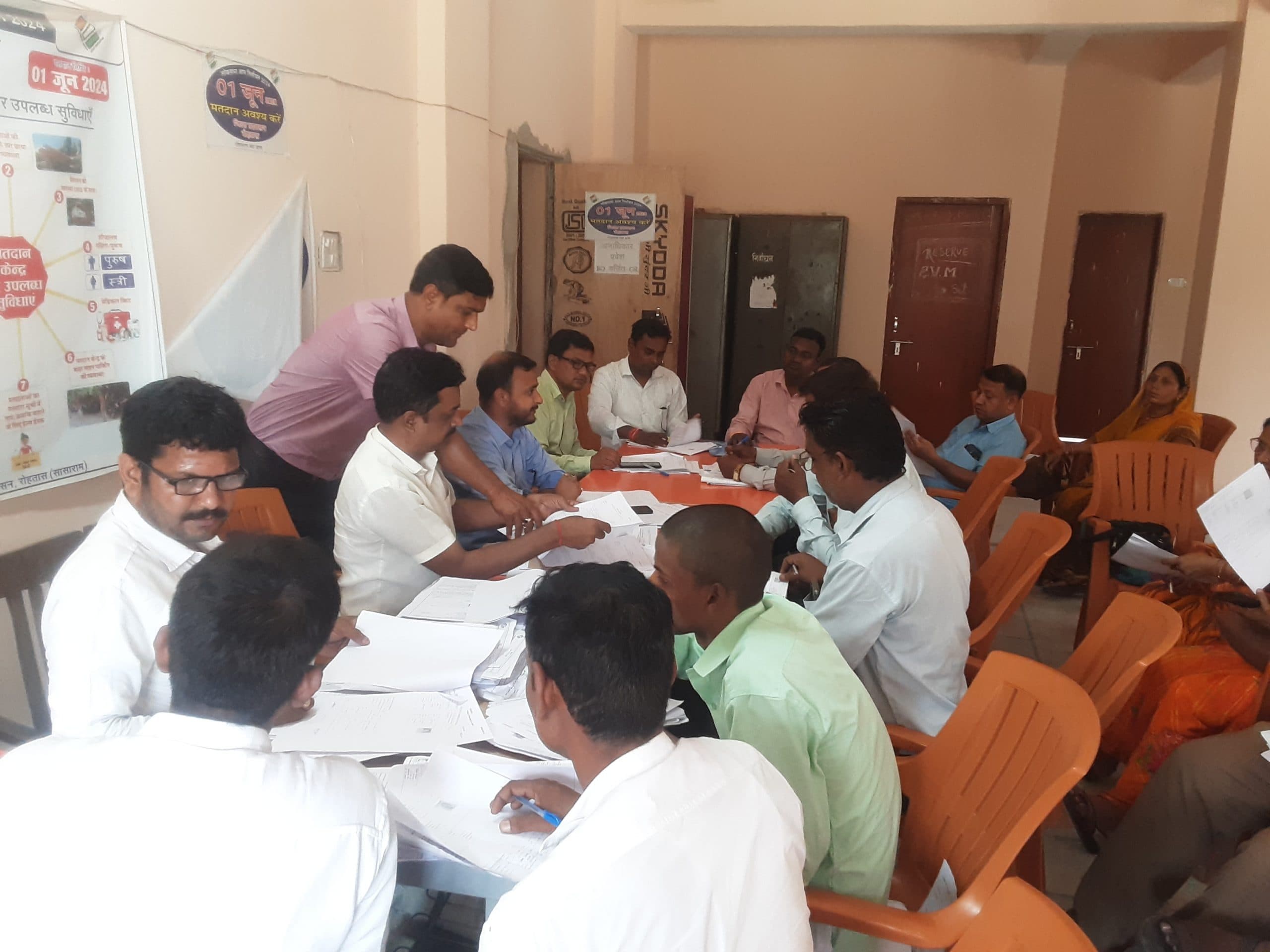 मतदाता सूची पुनरीक्षण की बीडीओ ने ली जानकारी