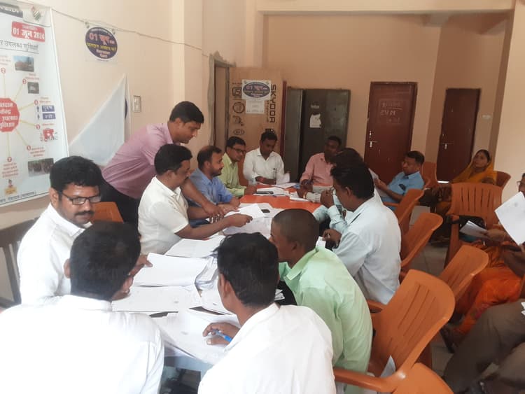 मतदाता सूची पुनरीक्षण की बीडीओ ने ली जानकारी