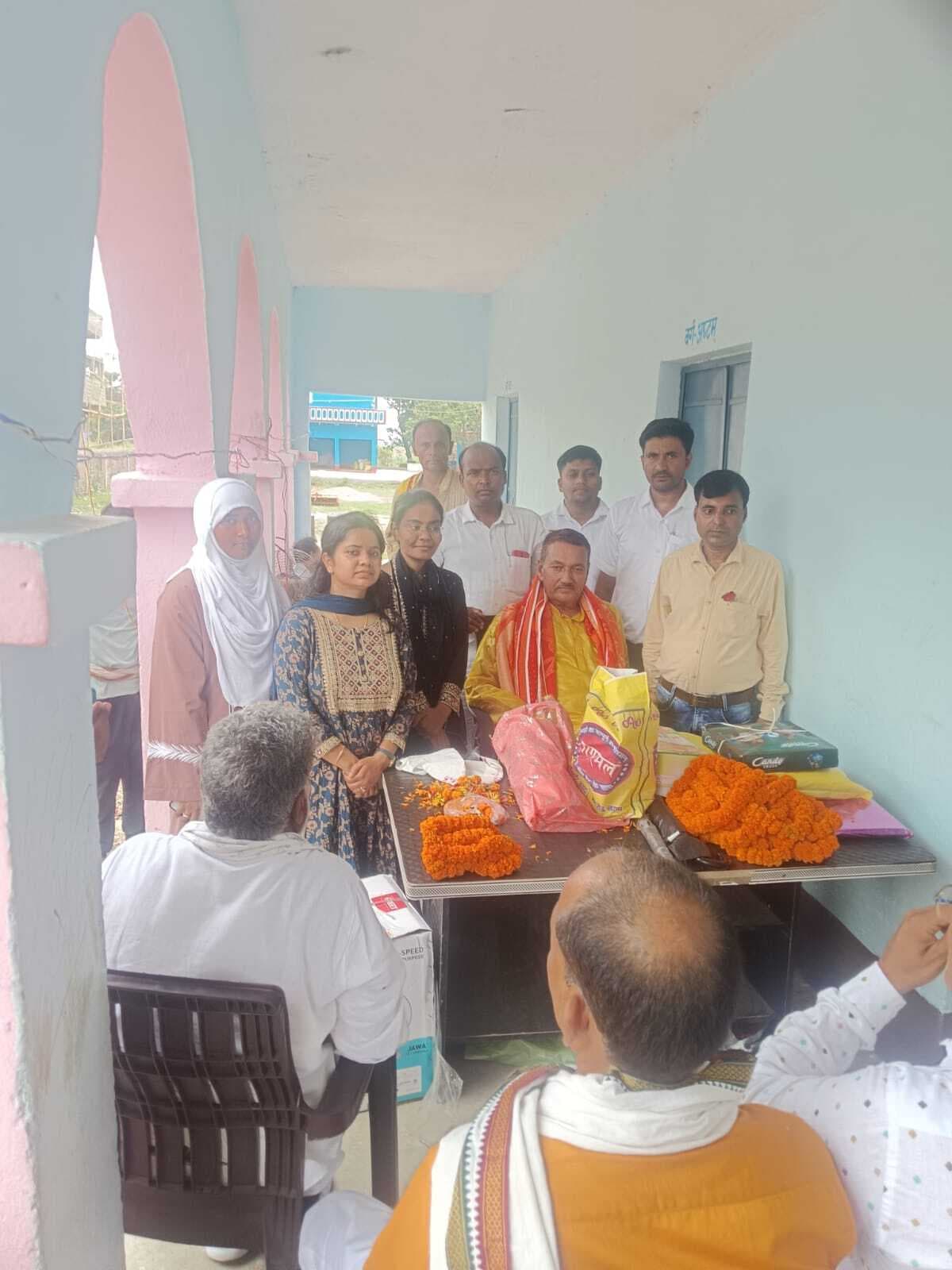 सेवानिवृत्ति पर एचएम राजीव रंजन को दी गयी विदाई