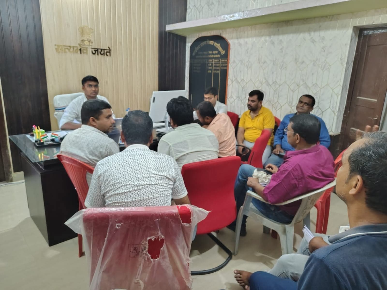 आवासीय योजनाओं के क्रियान्वयन की प्रगति की हुई समीक्षा