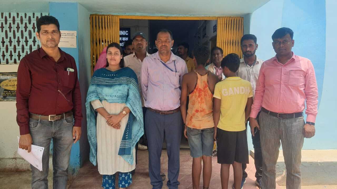 कटोरिया बाजार से धावा दल ने दो बाल श्रमिकों को कराया विमुक्त