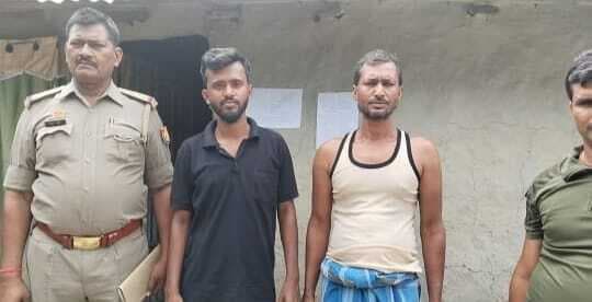 यूपी पुलिस ने आरोपित के घर चिपकाया इश्तेहार