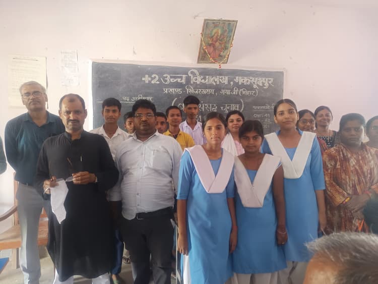 उच्चतर माध्यमिक विद्यालयों में बाल संसद का हुआ चुनाव