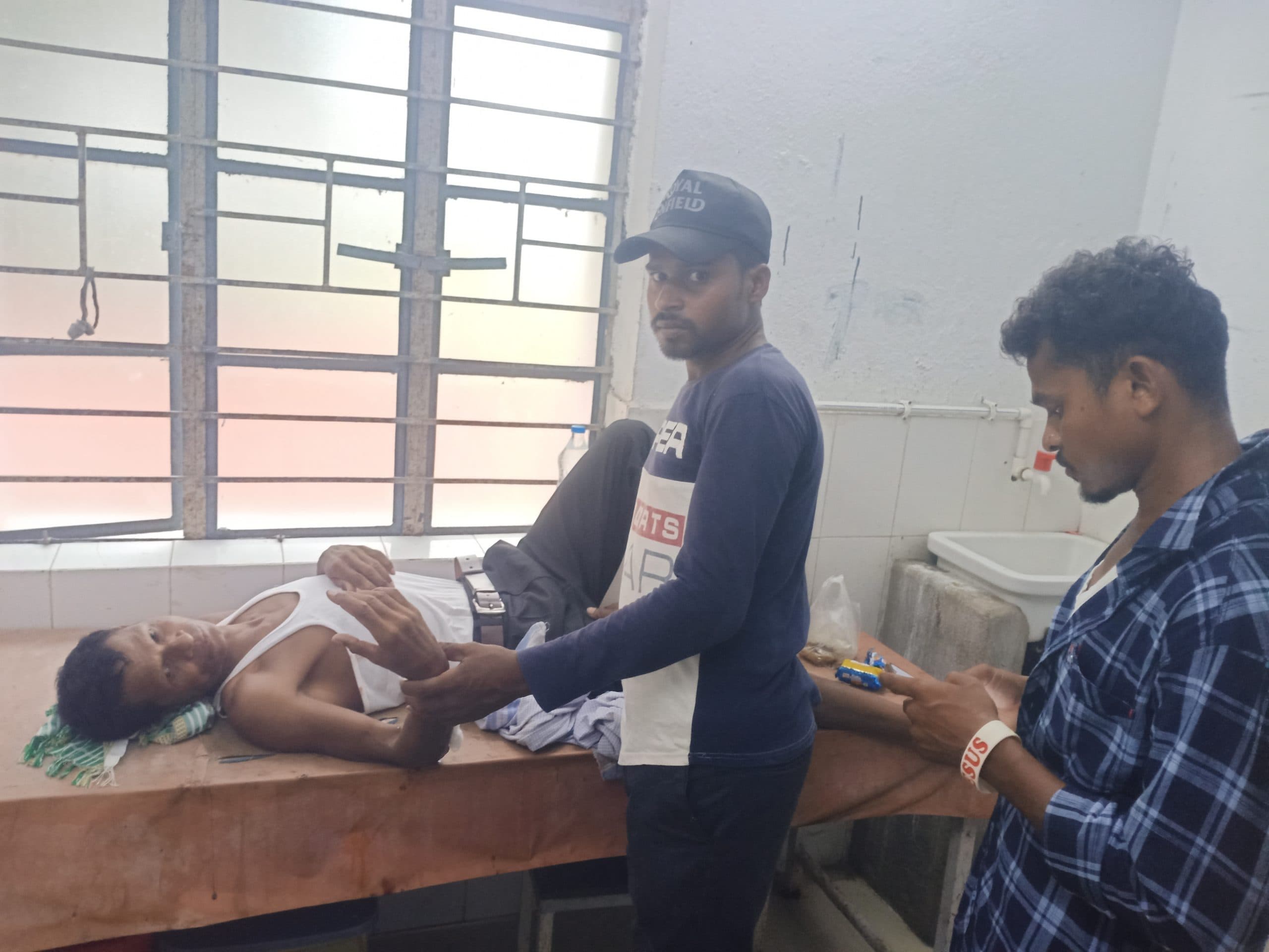 ऑटो बाइक की टक्कर में दो लोग गंभीर रूप से जख्मी