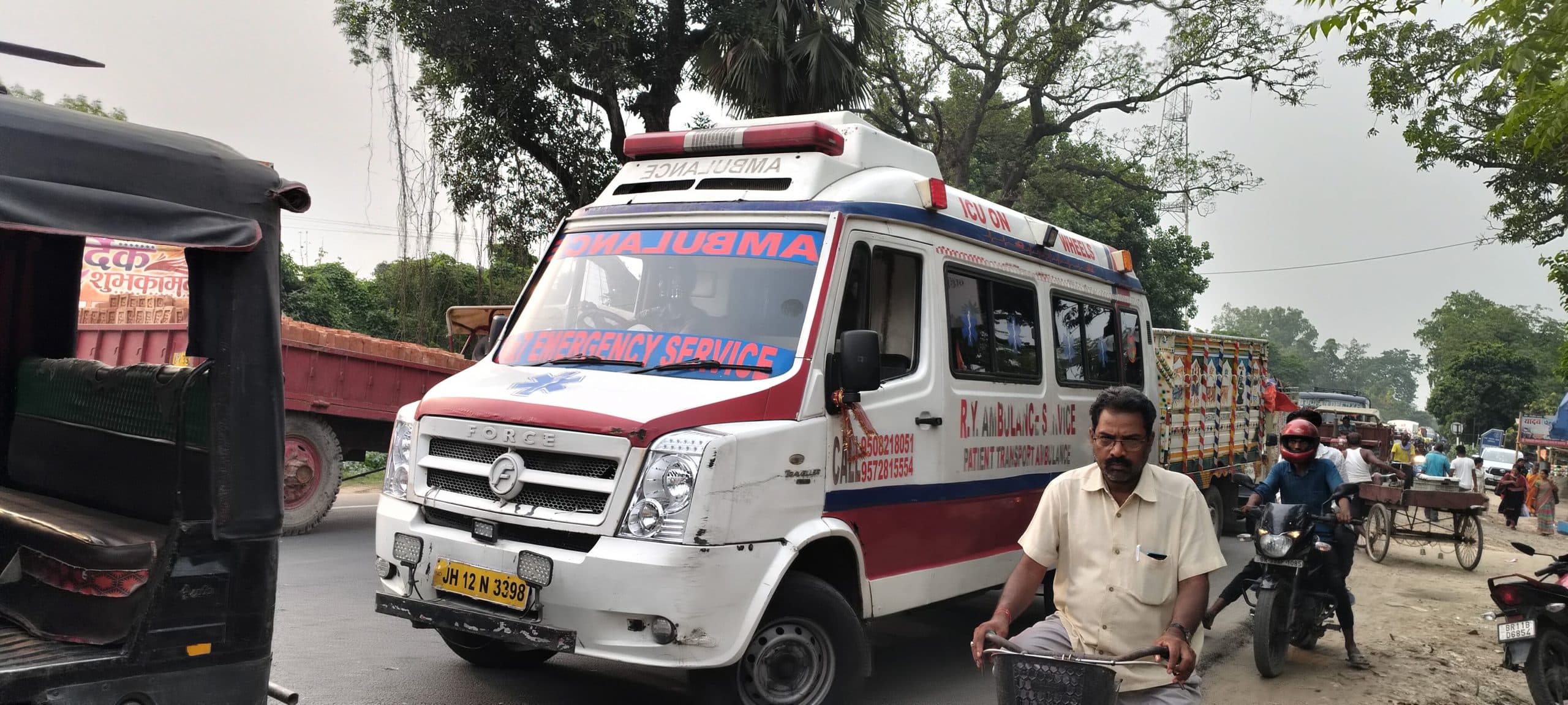 गेड़ाबाड़ी में लगा भीषण जाम, घंटों फंसा रहा एंबुलेंस, मरीज परेशान