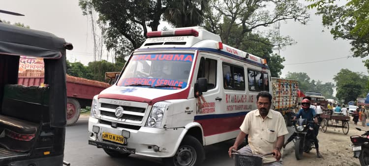 गेड़ाबाड़ी में लगा भीषण जाम, घंटों फंसा रहा एंबुलेंस, मरीज परेशान