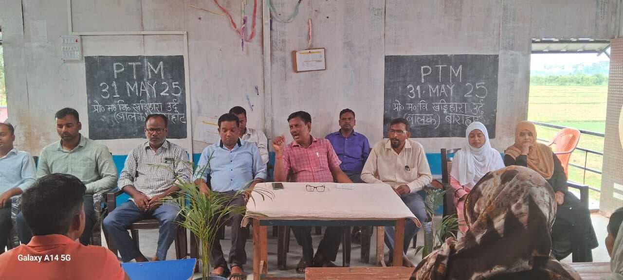 अभिभावक-शिक्षक संगोष्ठी में बच्चों के समग्र विकास पर जोर