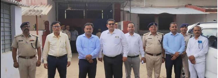 जिला प्रधान न्यायाधीश व डीएम ने किया मंडलकारा का निरीक्षण