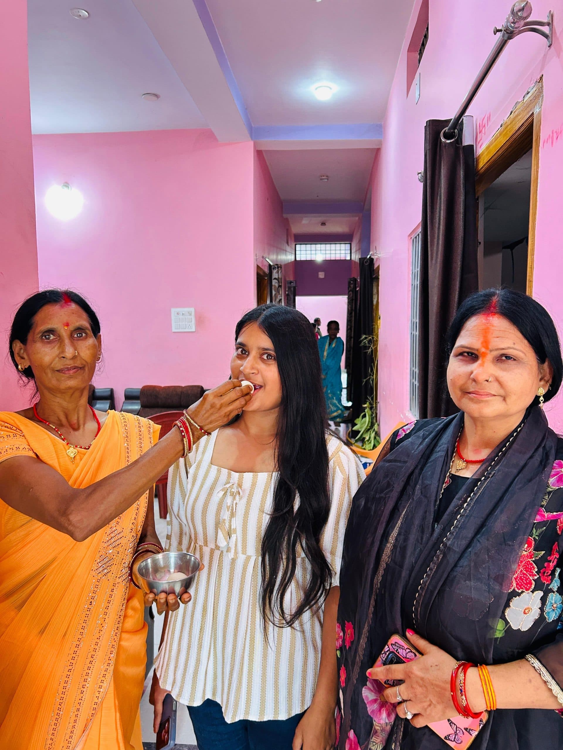 कॉमर्स में कर्रा की खुशी द्वितीय व सृष्टि तृतीय जिला टॉपर बनी