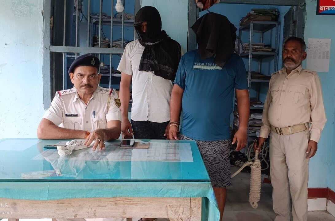 देसी कट्टा व कारतूस के साथ दो लोग गिरफ्तार, भेजा जेल