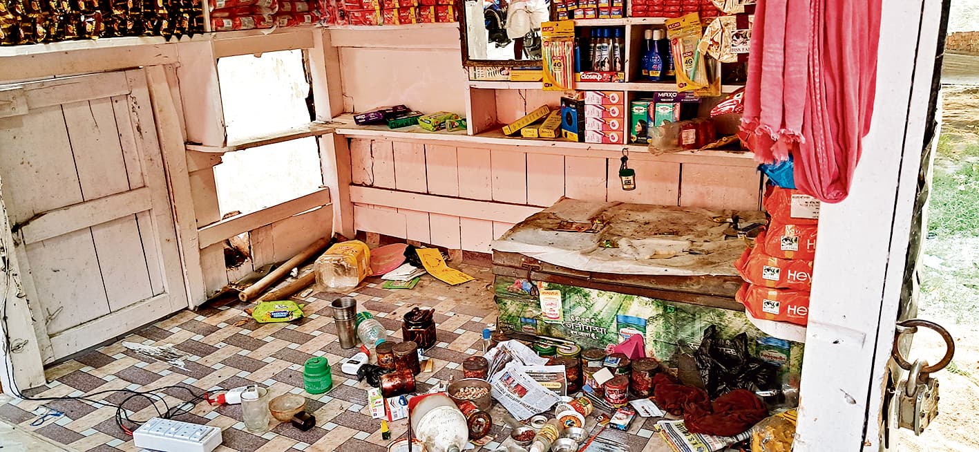 Saran News : तरैया में पान दुकान का पल्ला तोड़कर हजारों की सामान चोरी