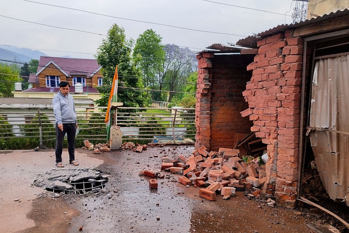 India Pakistan War: ऑपरेशन सिंदूर से बौखलाया पाकिस्तान, LOC पर भारी गोलीबारी, 15 नागरिकों की मौत