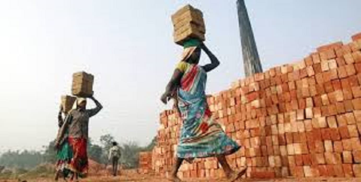 Bihar Weather: बिहार में महिला मजदूरों के लिए हीटवेव इंश्योरेंस, पारा चढ़ते ही खाते में आयेंगे इतने रुपये