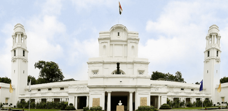 Delhi Vidhan Sabha: अब दिल्ली विधानसभा परिसर में लगेगी सावरकर की तस्वीर