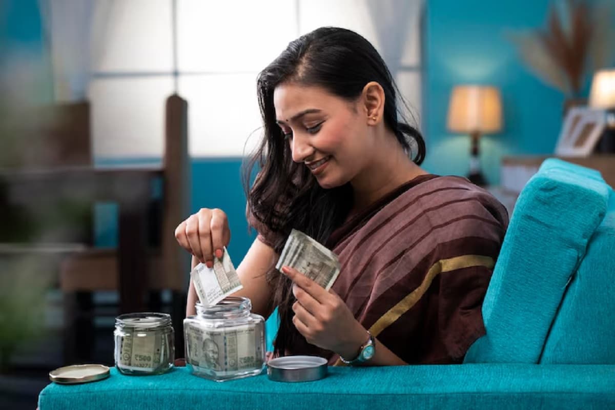 Feng Shui Tips For Money: घर के इन कोनों में न रखें पैसे, वरना बढ़ सकती है तंगी और कर्ज