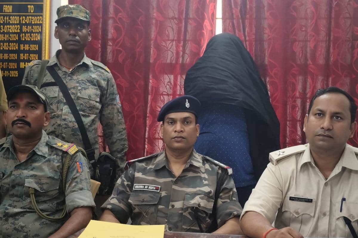 Jharkhand Naxal: रात के अंधेरे में लेवी लेने पहुंचा भाकपा माओवादी हथियार के साथ ऐसे हुआ अरेस्ट, उगला ये राज