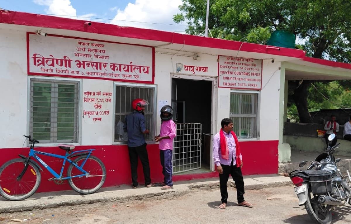 Nepal Border: नेपाल ने भारतीय सीमा पर वाहनों को रोका, मायूस होकर लौटे पर्यटक