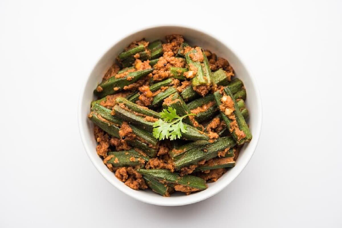 Foods To Avoid With Okra In Hindi: भिंडी के साथ भूलकर भी न खाएं ये चीजें, वरना सेहत को हो सकता है नुकसान!