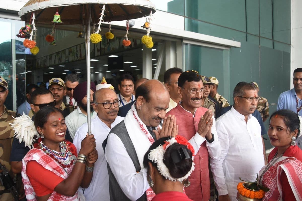 Om Birla Jharkhand Visit: रांची पहुंचे लोकसभा स्पीकर ओम बिरला, एयरपोर्ट पर हुआ भव्य स्वागत