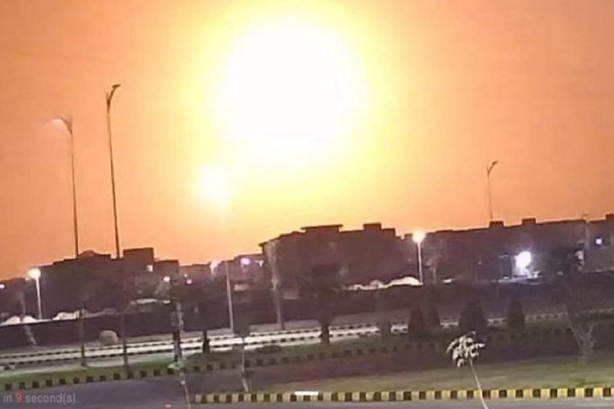 रात के ठीक 2 बजे पाकिस्तान में सूर्योदय, उसके बाद ब्लैक आउट, 200 आतंकी हलाक