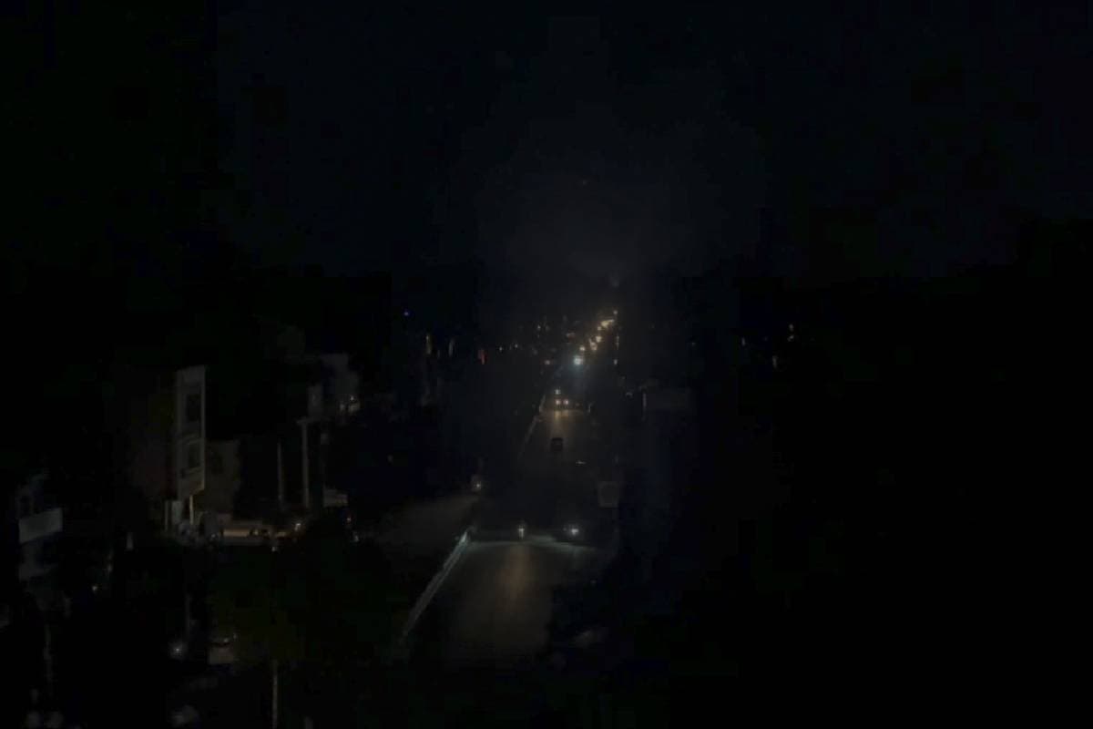 Pakistan Drone Attack : श्रीनगर सहित कई इलाकों में ड्रोन दिखे, सहमे लोग, पाकिस्तान को फिर धोया भारत ने