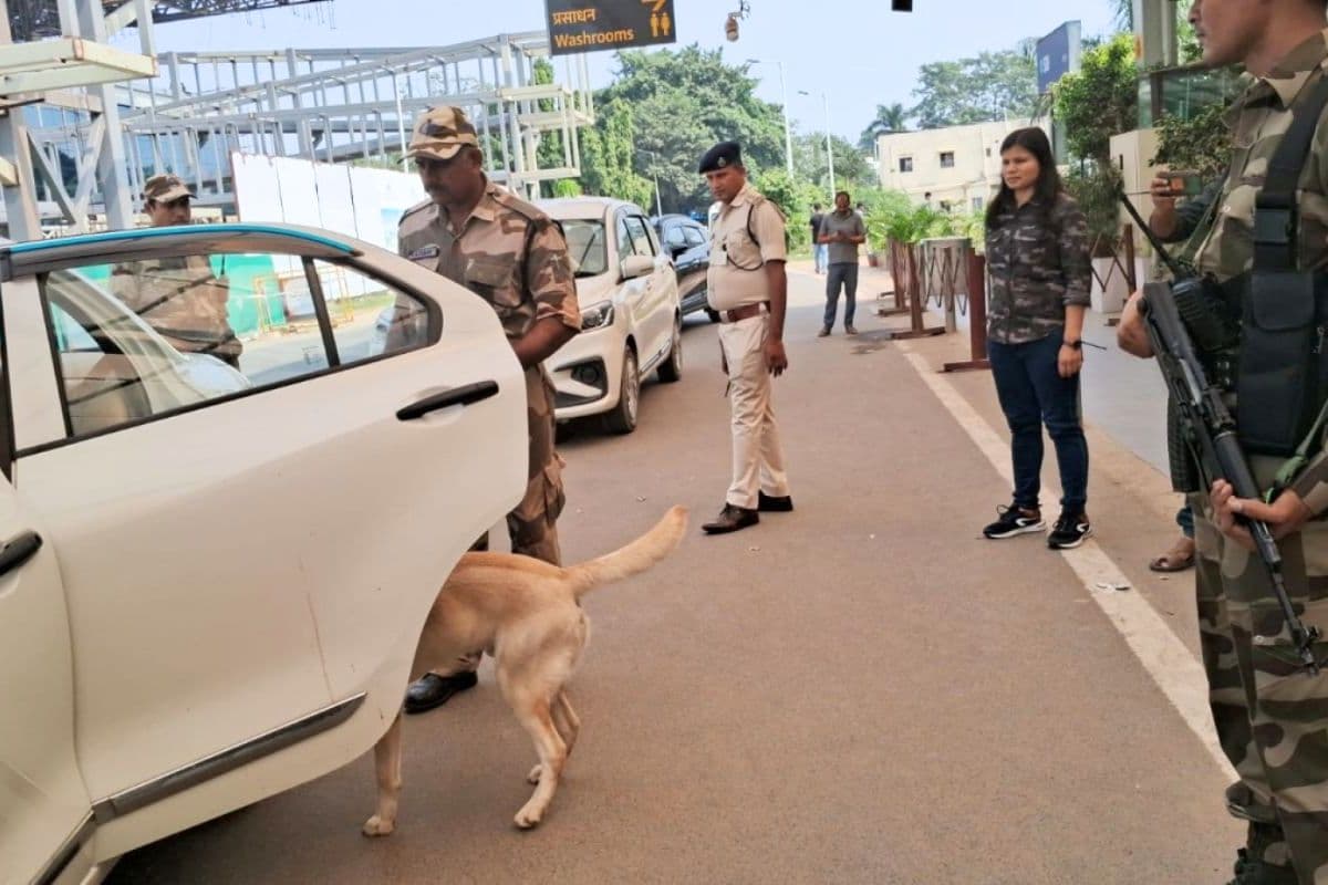 India Pakistan War: पटना एयरपोर्ट पर विजिटर्स पास पर रोक, यात्रियों की होगी डबल चेकिंग