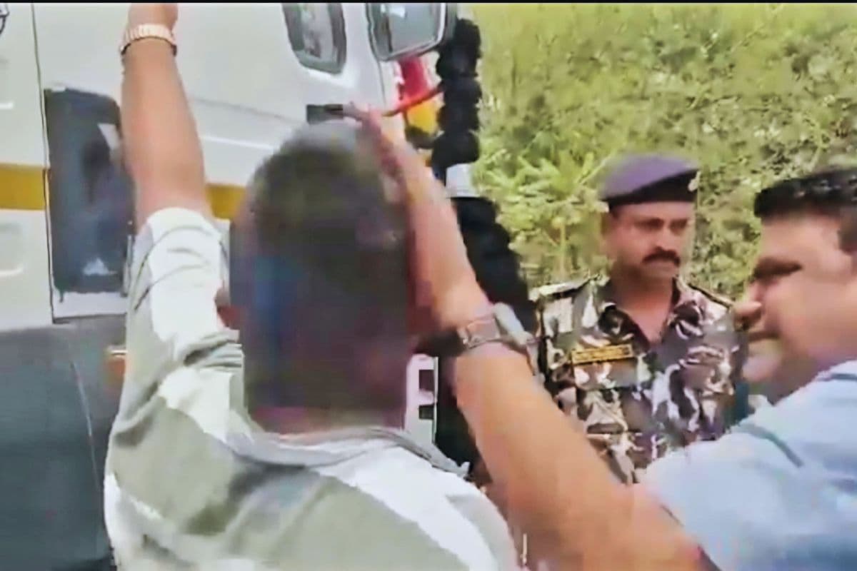 Viral Video: बिहार में ट्रक ड्राइवर को ताबड़तोड़ थप्पड़ जड़ते अफसर, वीडियो हो रहा खूब वायरल