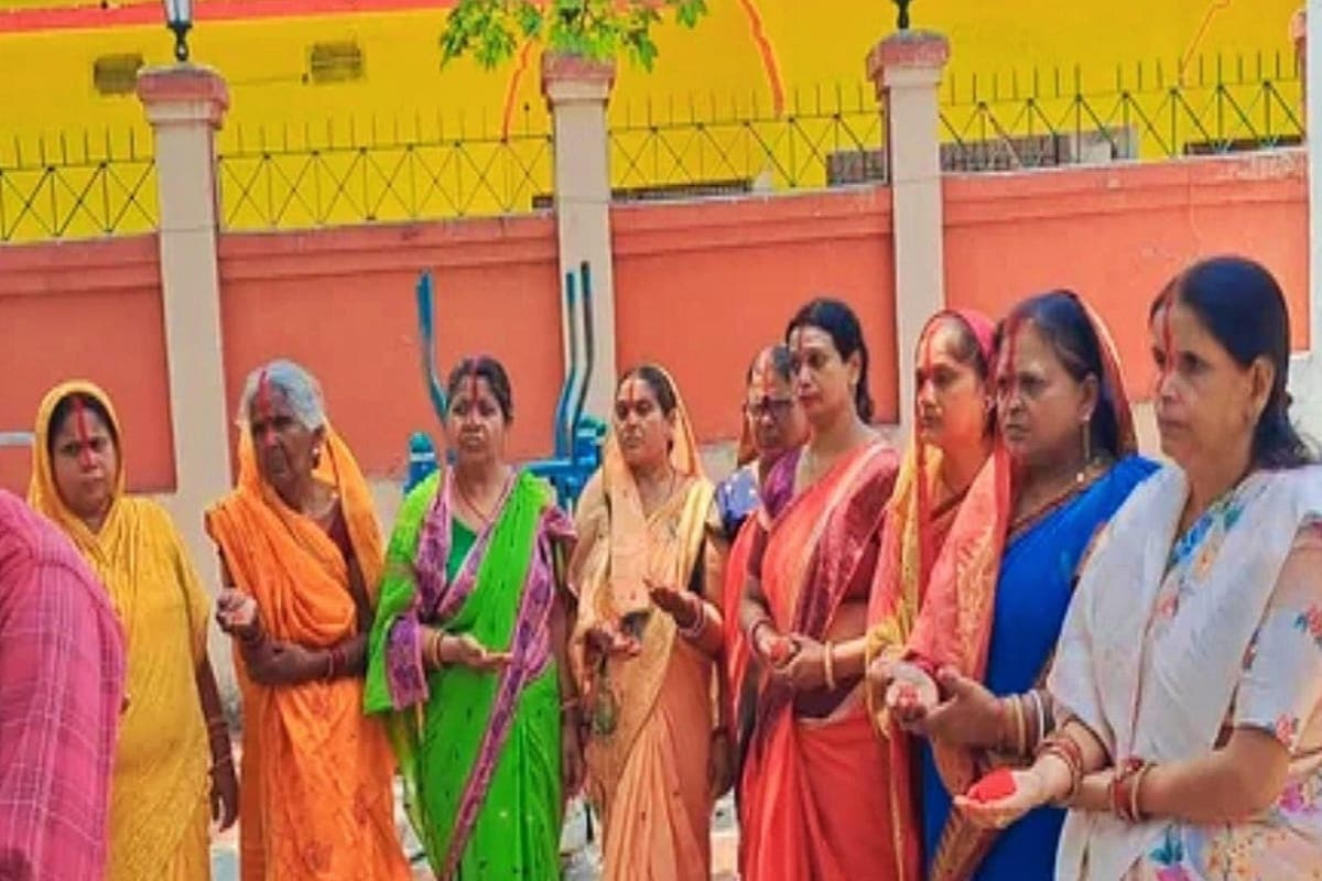 Operation sindoor: ऑपरेशन सिंदूर के बाद महिलाओं ने सिंदूर लगाकर दिया खास संदेश, हमले के बाद से नहीं लगाया था सिंदूर