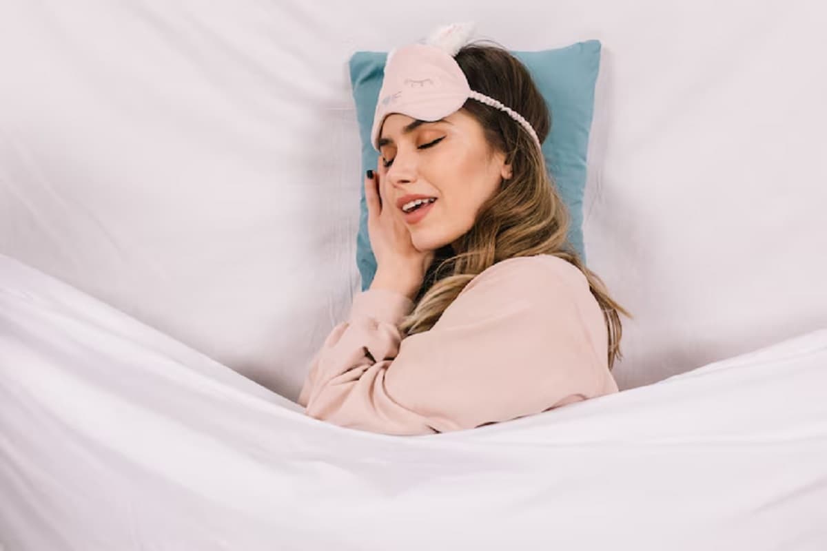 Tips for Better Sleep: रात भर बिस्तर में बदलते हैं करवट, तो सुकून भरी नींद के लिए अपनाएं ये टिप्स