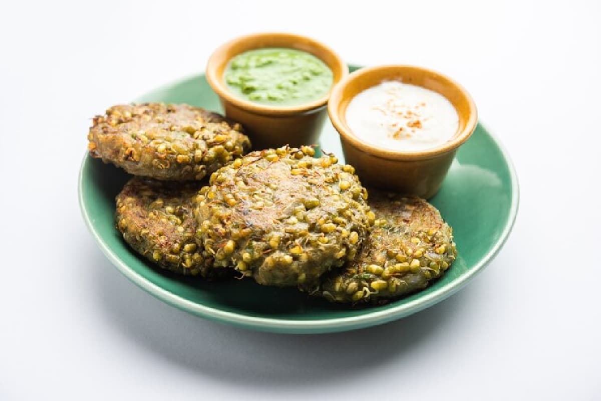 Sprouts Moong Tikki Recipe: जब स्प्राउट्स से हो जाए बोर, तो ट्राय करें ये टेस्टी टिक्की