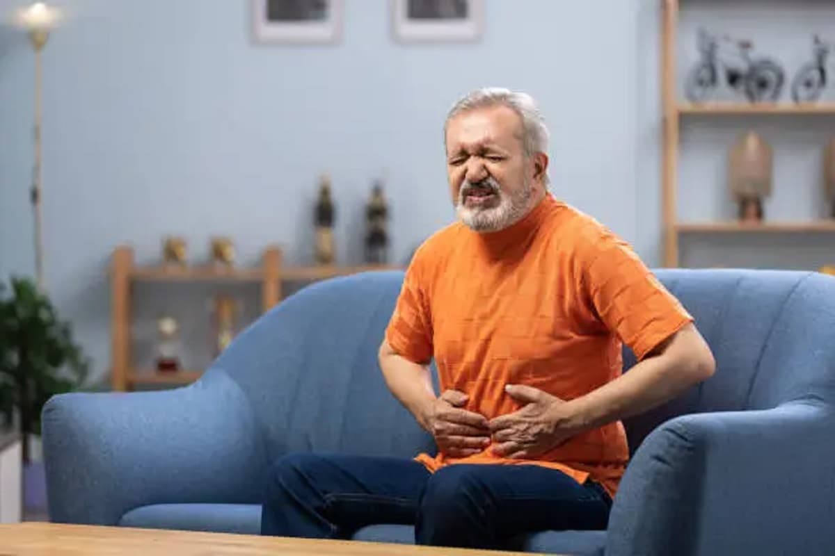 Health Tips: बवासीर का इलाज बिना ऑपरेशन, जानिए एक्सपर्ट के बताए असरदार घरेलू नुस्खे