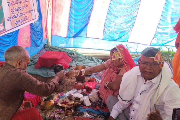 Lalu Yadav: इस जिले में बनेगा लालू यादव का मंदिर, 50 फीट ऊंची होगी प्रतिमा