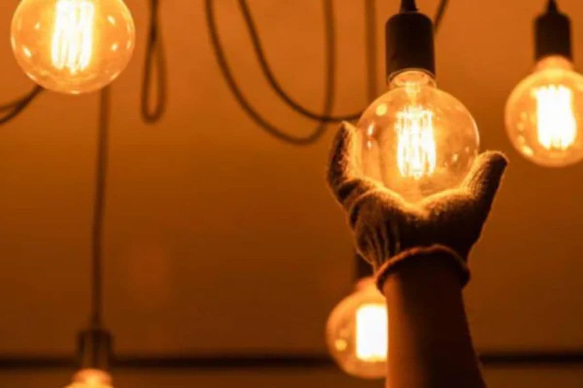 अब घरों में इन्वर्टर लगाने से मिलेगी मुक्ति: बैटरी स्टोरेज सिस्टम से पावर कट होते ही 4 घंटे मिलेगी बिजली