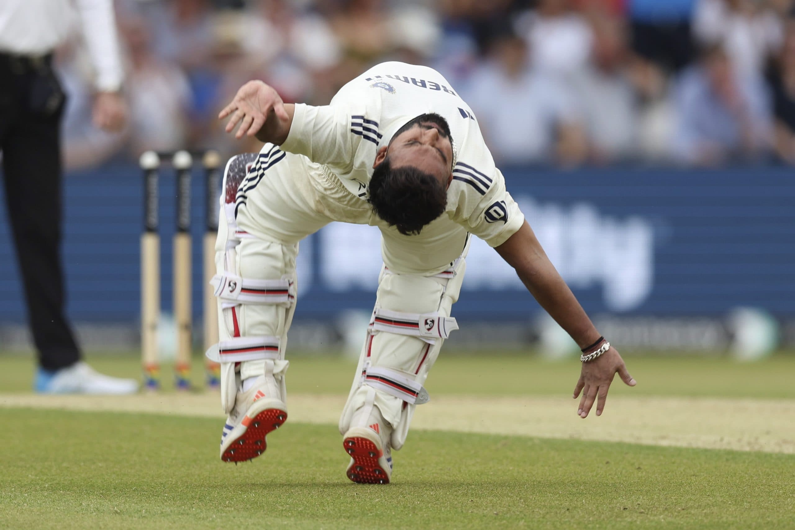 'स्टुपिड' के बाद अब 'एंबुलेंस ले आओ', पंत पर गावस्कर की अजब-गजब टिप्पणी