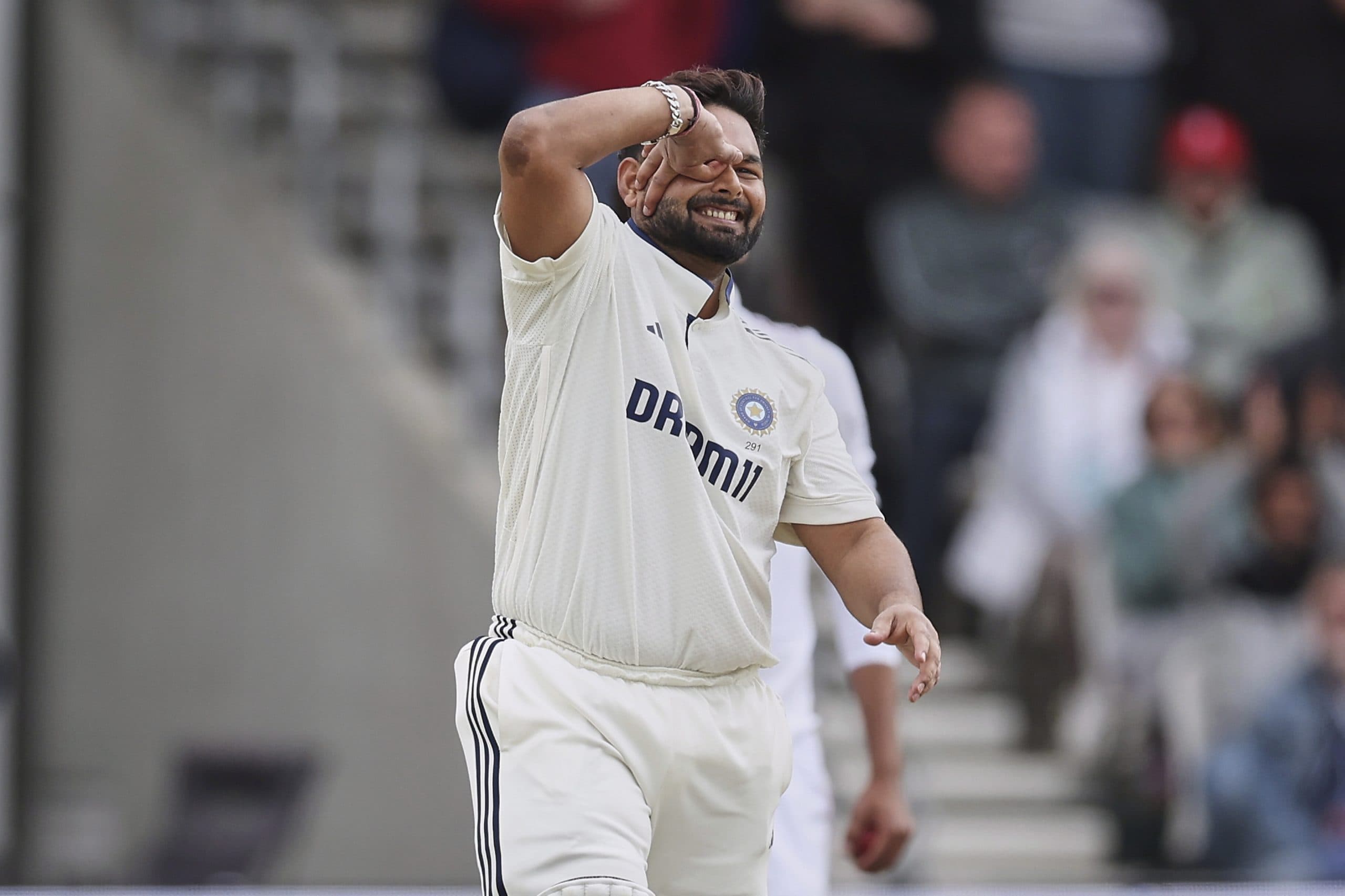 Rishabh Pant celebrates after scoring a century in 2nd Innings IND vs ENG 1st Test.