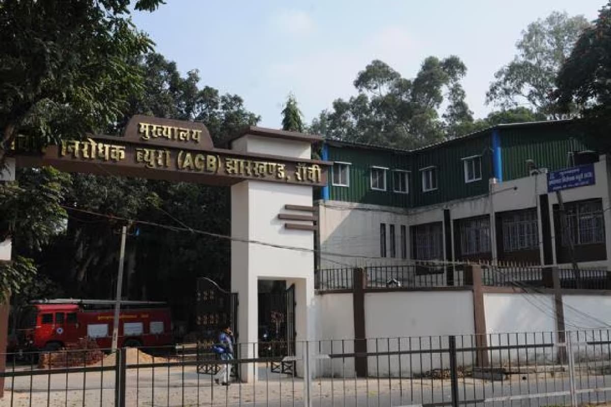 Jharkhand Liquor Scam: शराब घोटाले की जांच तेज, ACB ने 15 अफसरों और कारोबारियों को भेजा नोटिस